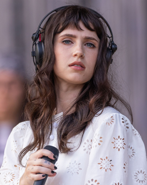 spring haircut trend 2026 modern shag